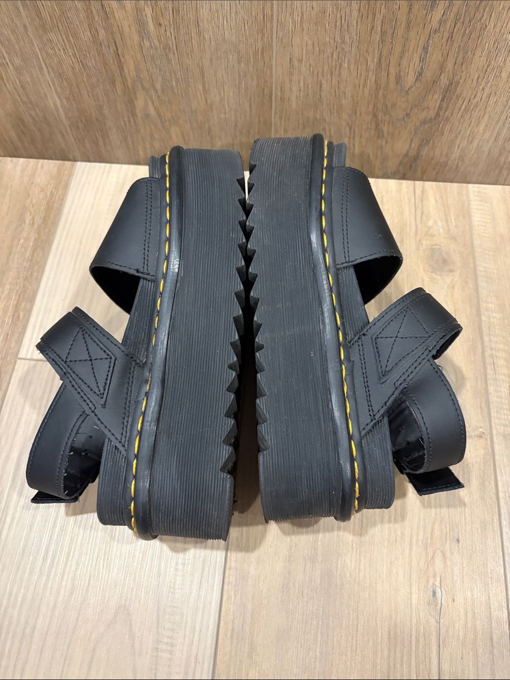 Dr. Martens Voss Quad Platform Buckle Sandal Hydro Leather Black JY004 size 7 - Picture 8 of 11